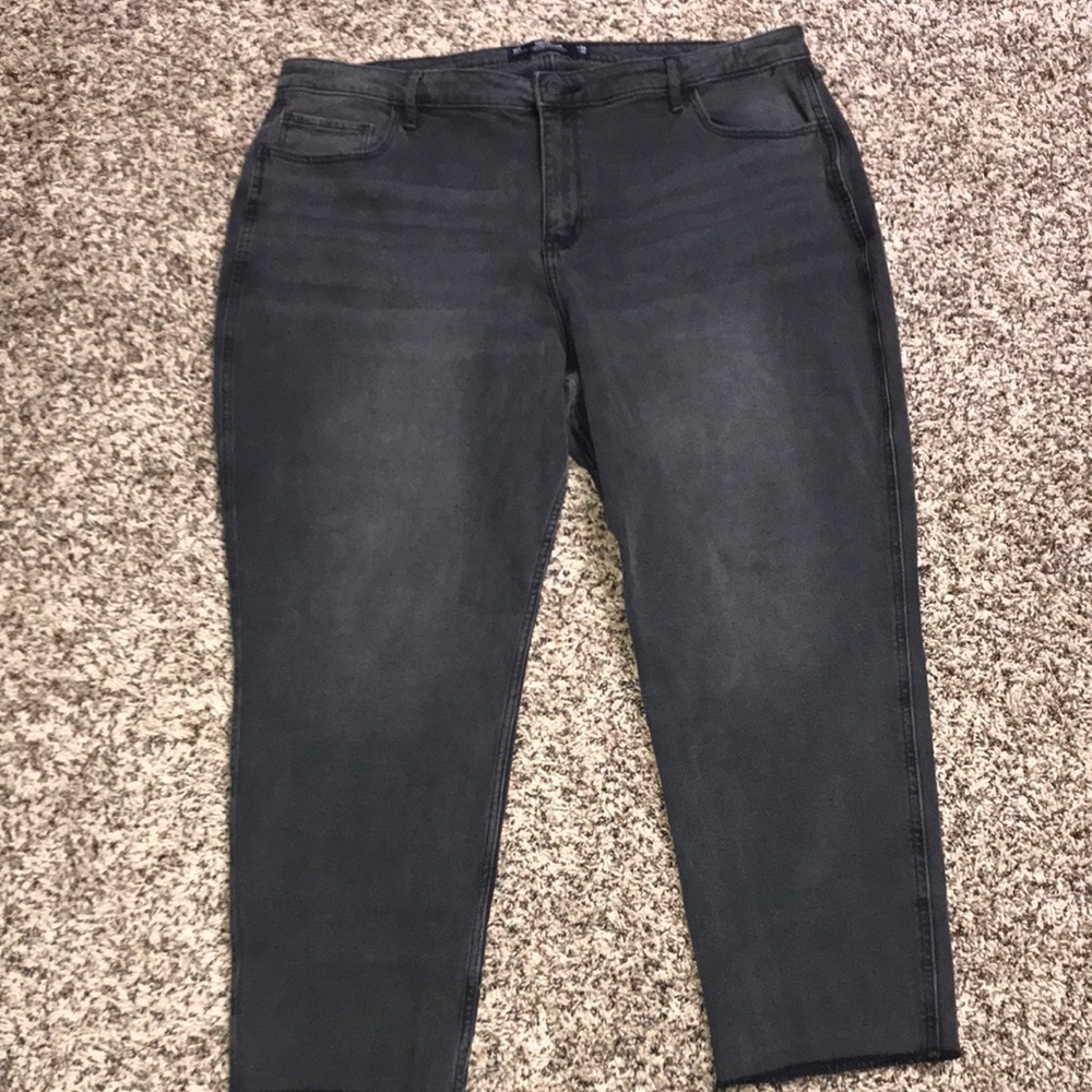 Hollister Curvy Girl Plus Size Ankle Length Black Wash Jeans | NWOT